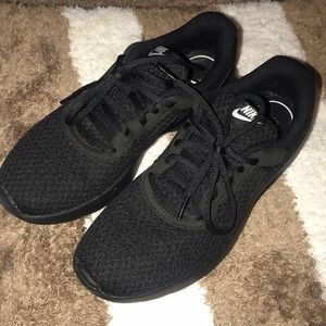 Women’s Black Nike Tanjun Sneaker